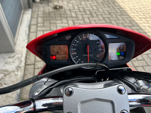suzuki - gsr-600