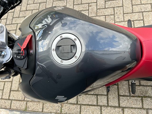 suzuki - gsr-600