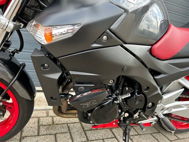 suzuki - gsr-600