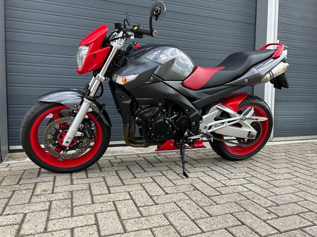 suzuki - gsr-600