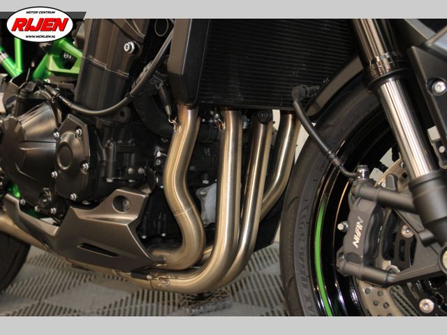 kawasaki - z900