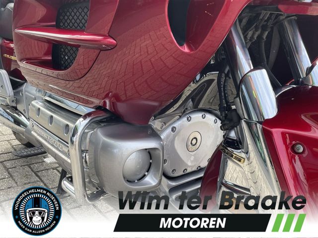 honda - gl-1800-goldwing-touring-deluxe