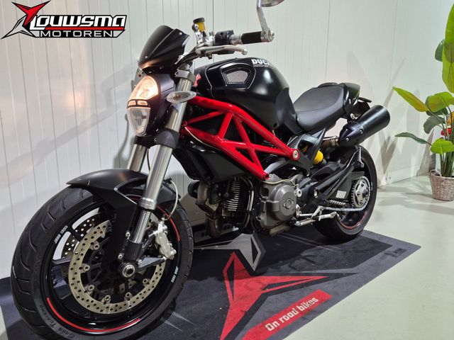 ducati - m-1100