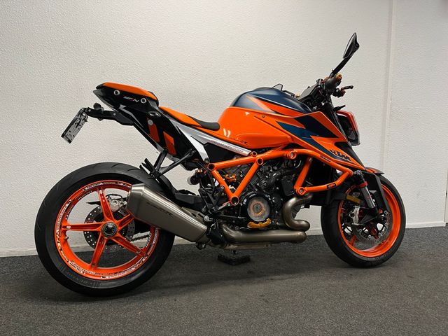 ktm - 1290-super-duke-r