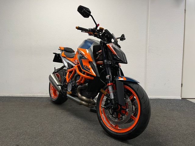 ktm - 1290-super-duke-r