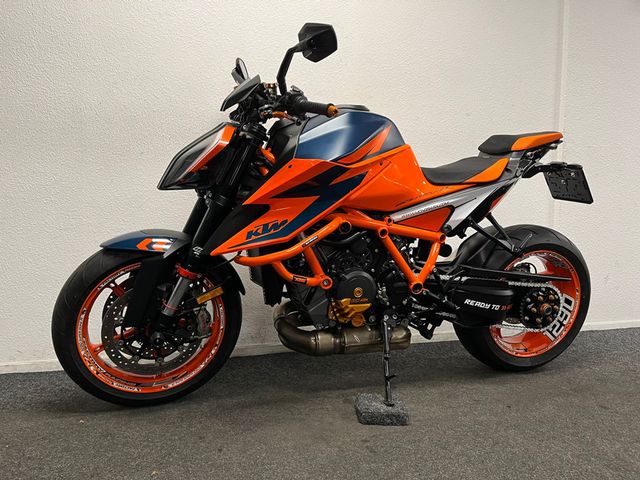 ktm - 1290-super-duke-r