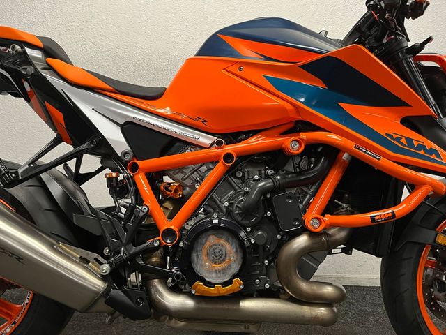 ktm - 1290-super-duke-r