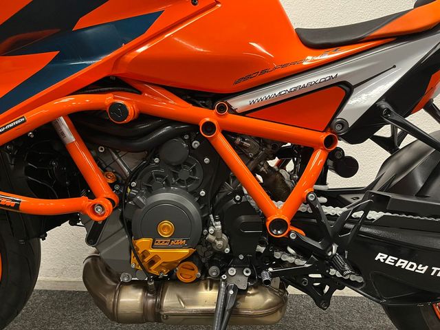ktm - 1290-super-duke-r