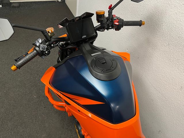 ktm - 1290-super-duke-r