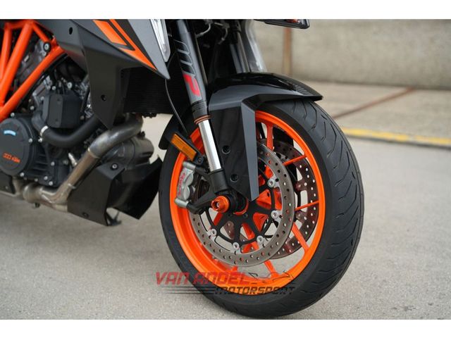 ktm - 1290-super-duke-gt