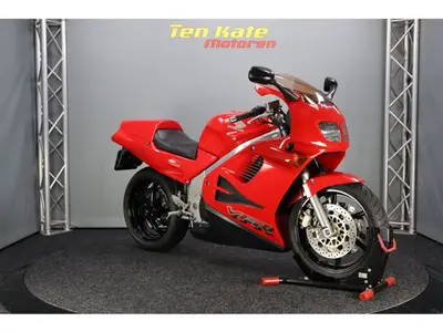 HONDA VFR 750 F – foto 2