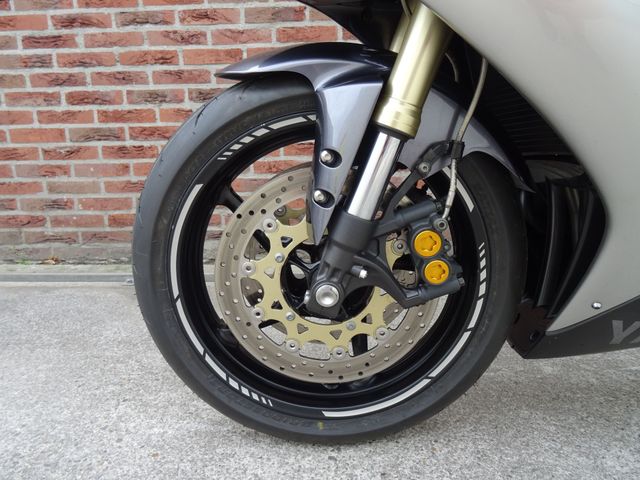 yamaha - yzf-r1