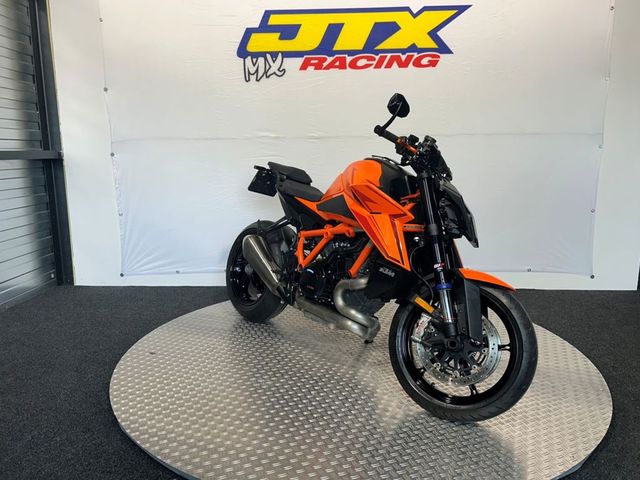 ktm - 1390-super-duke-r-evo