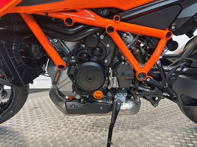 ktm - 1390-super-duke-r-evo