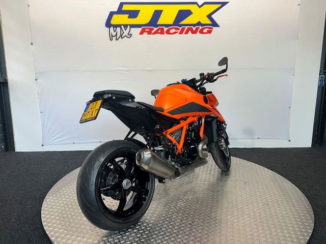 ktm - 1390-super-duke-r-evo