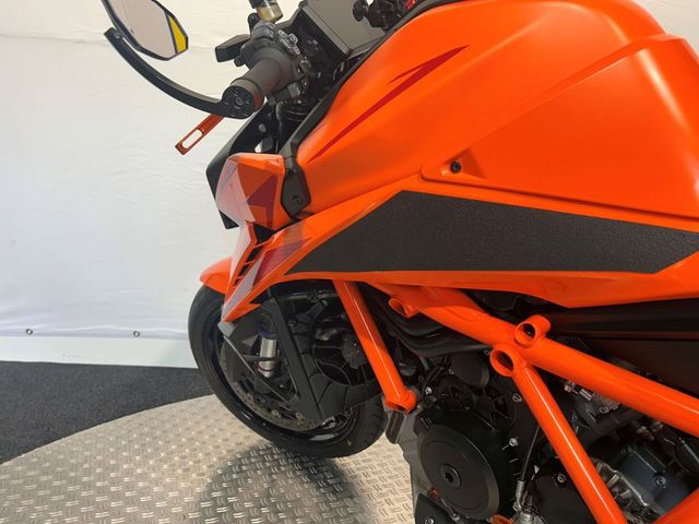 ktm - 1390-super-duke-r-evo