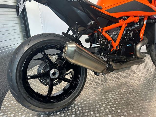 ktm - 1390-super-duke-r-evo