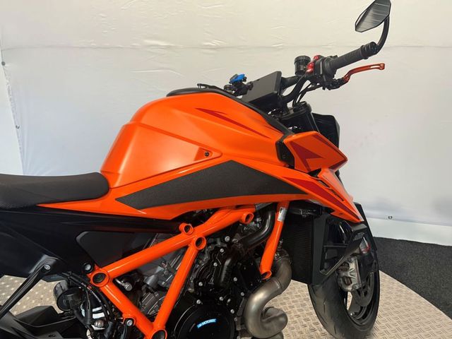 ktm - 1390-super-duke-r-evo