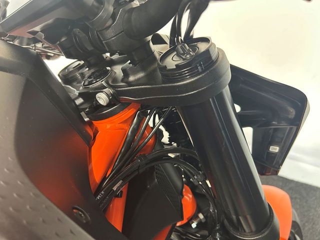 ktm - 1390-super-duke-r-evo