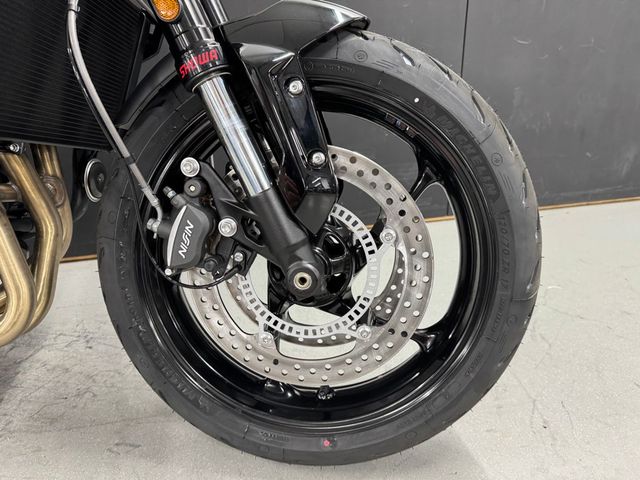 triumph - trident-660