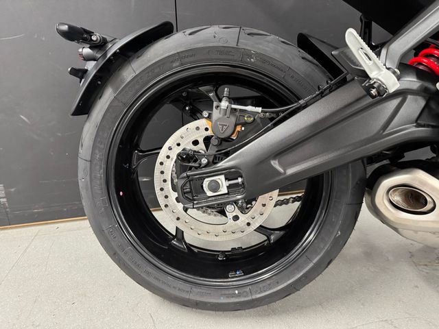 triumph - trident-660