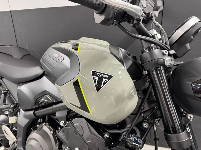 triumph - trident-660