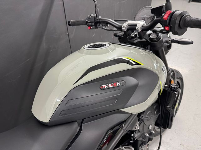 triumph - trident-660