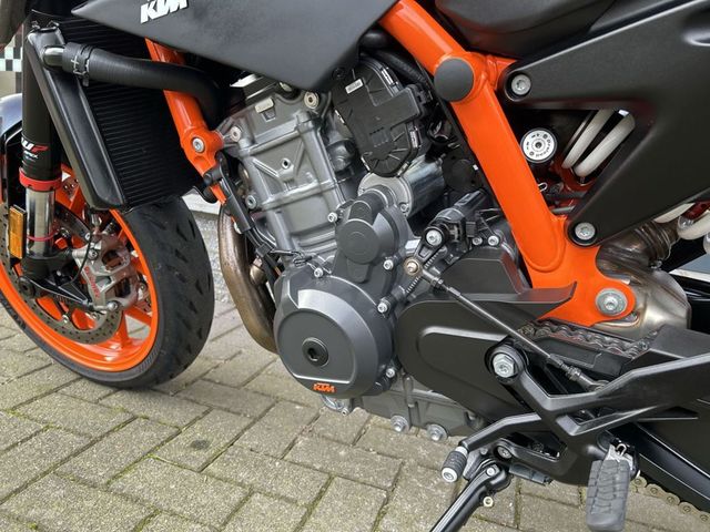 ktm - 890-duke-r