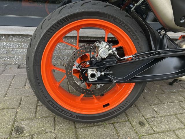 ktm - 890-duke-r