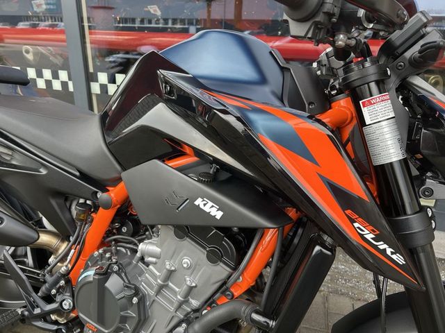 ktm - 890-duke-r