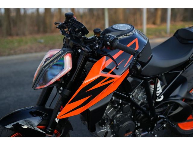 ktm - 1290-super-duke-r
