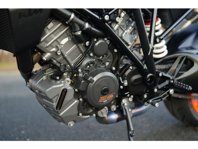 ktm - 1290-super-duke-r