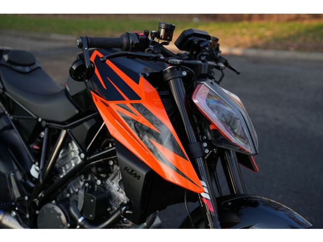 ktm - 1290-super-duke-r