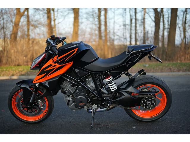 ktm - 1290-super-duke-r