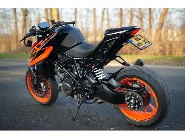 ktm - 1290-super-duke-r