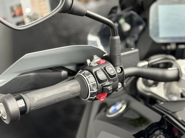 bmw - r-1300-gs-triple-black