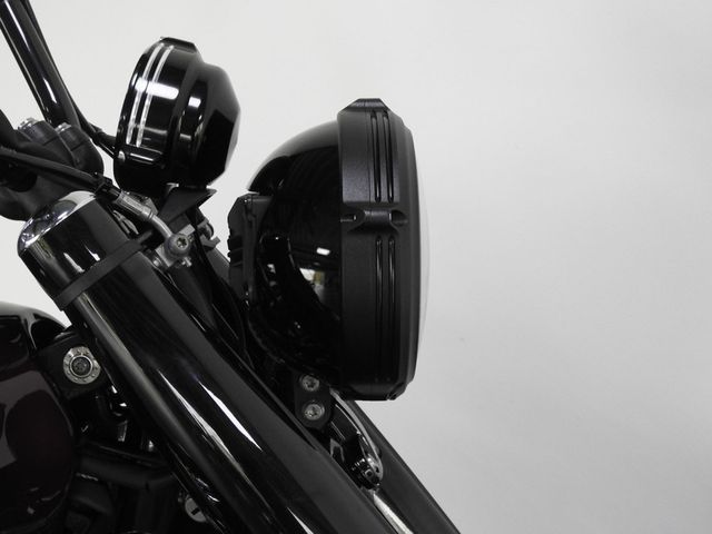 bmw - r-18