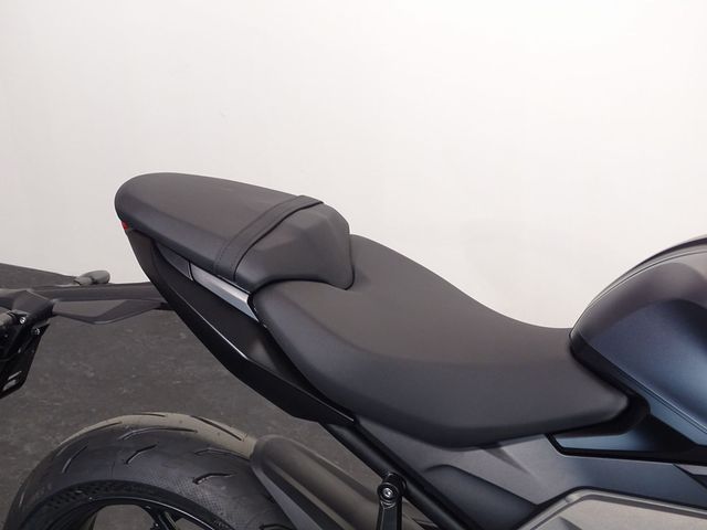 triumph - daytona-660