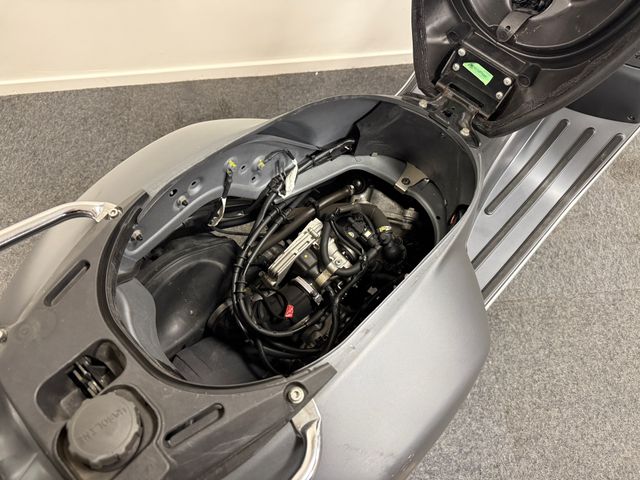 vespa - gts-300-super-sport