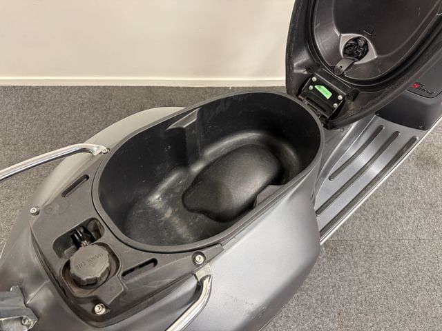 vespa - gts-300-super-sport