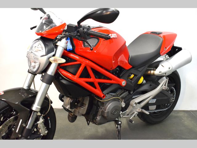 ducati - monster-696
