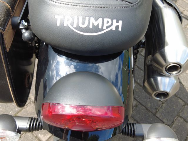 triumph - scrambler-900-chrome-edition