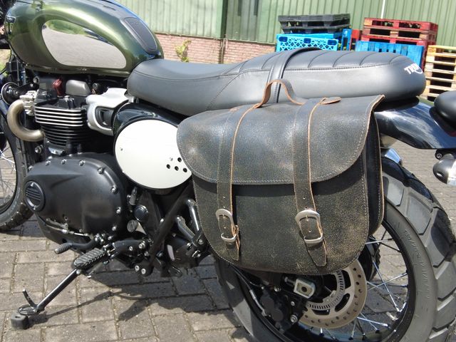 triumph - scrambler-900-chrome-edition