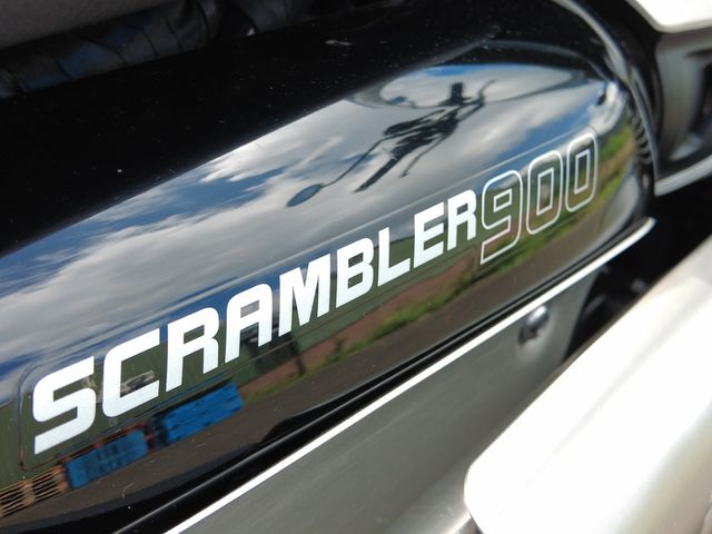 triumph - scrambler-900-chrome-edition