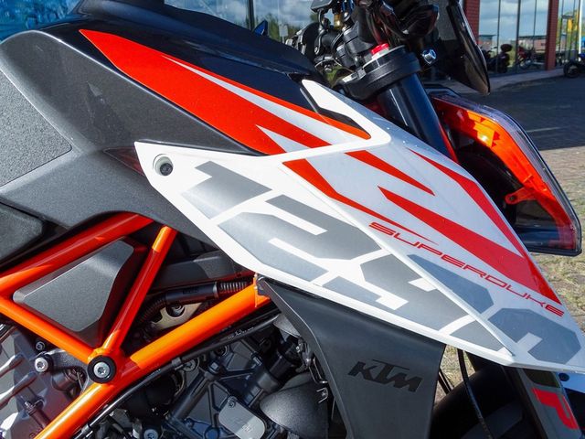 ktm - 1290-super-duke-r