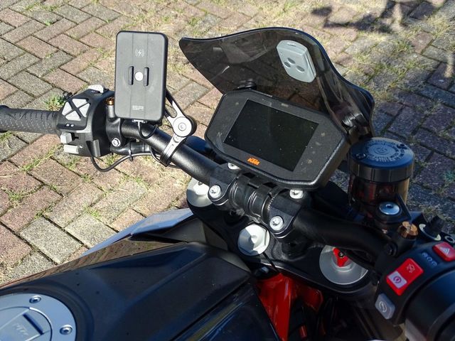 ktm - 1290-super-duke-r