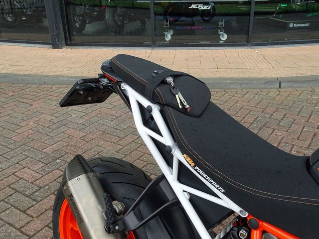 ktm - 1290-super-duke-r