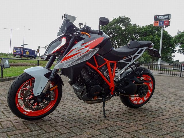 ktm - 1290-super-duke-r