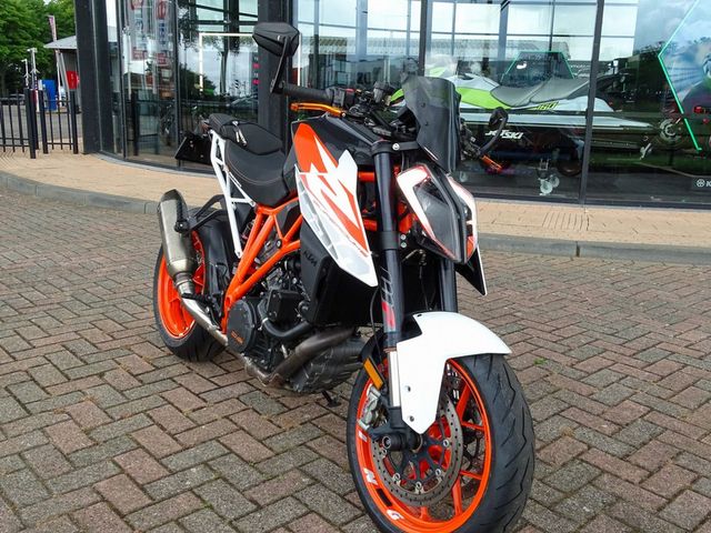 ktm - 1290-super-duke-r