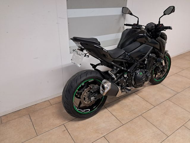 kawasaki - z900
